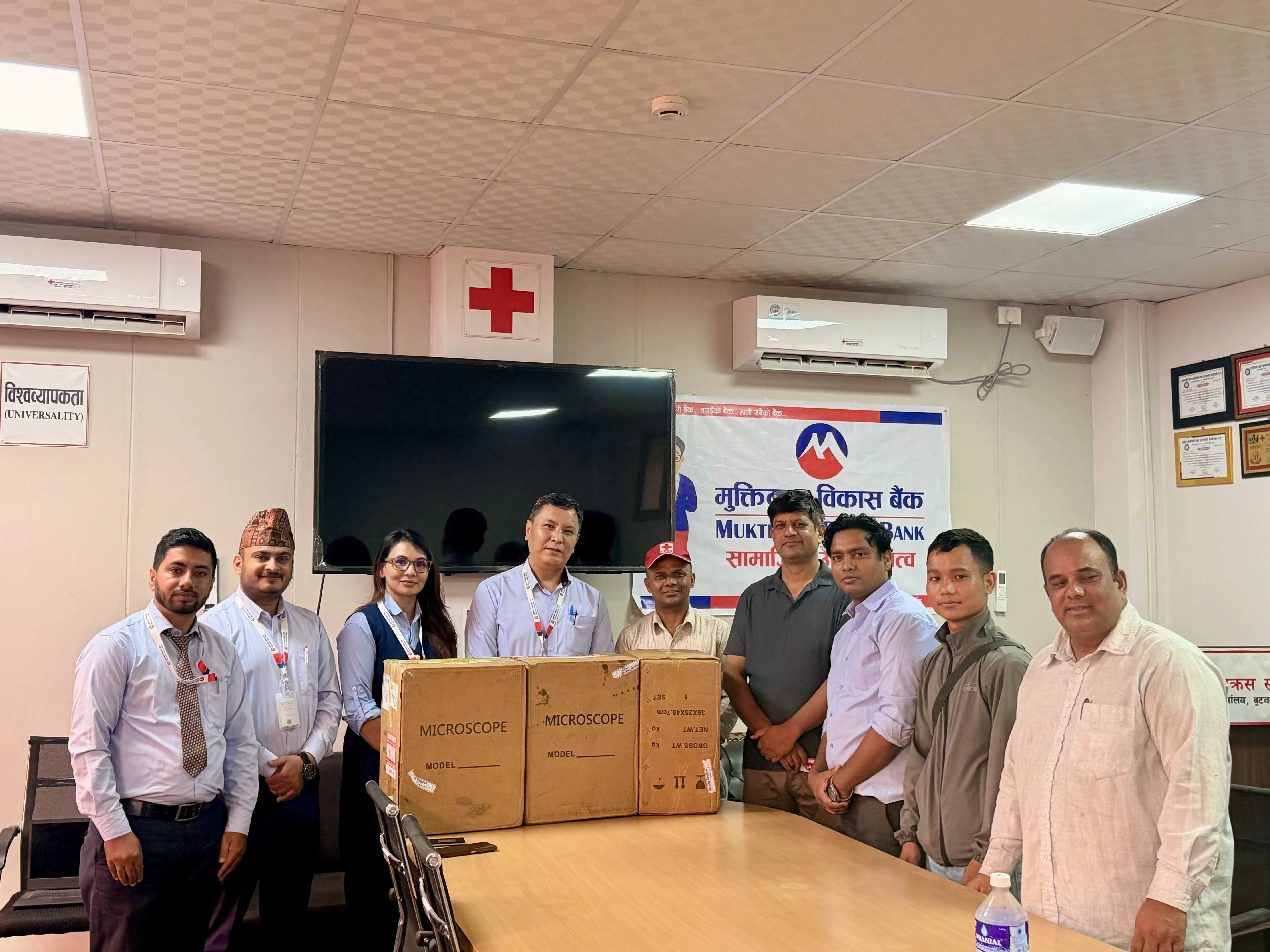 मुक्तिनाथ विकास बैंकद्वारा नेपाल रेडक्रस सोसाइटी लुम्बिनी प्रदेशलाई ३ थान माइक्रोस्कोप